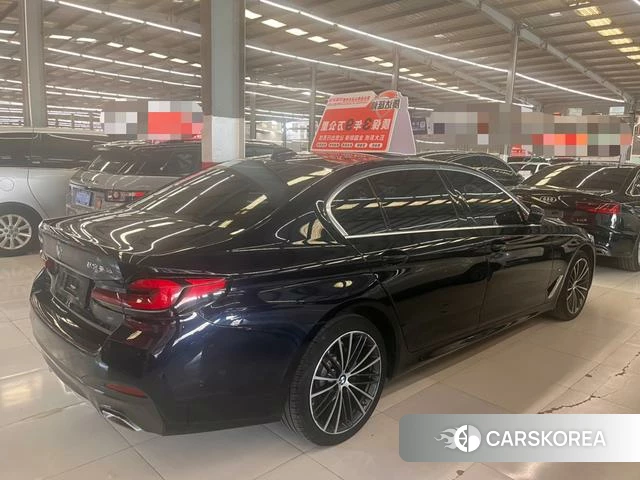 BMW 5 series 2022 Черный из Китая, фото 3