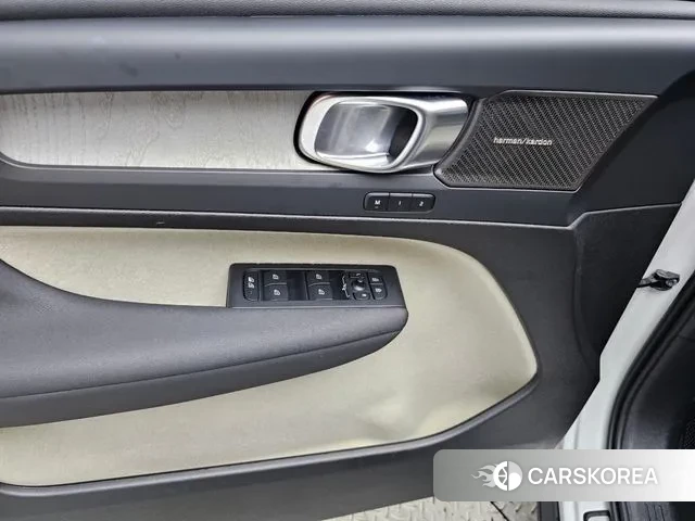 Volvo XC40 2025 Белый из Кореи, фото 3