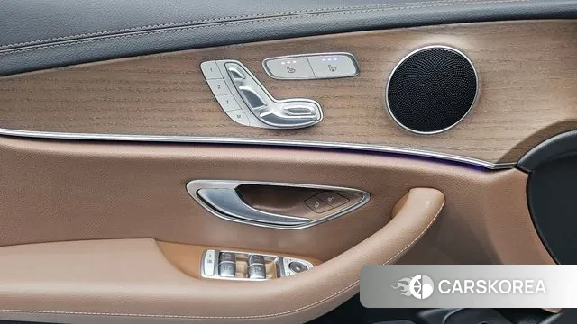 Mercedes-Benz E-Class W213 2022 Серебристо-серый из Кореи, фото 3