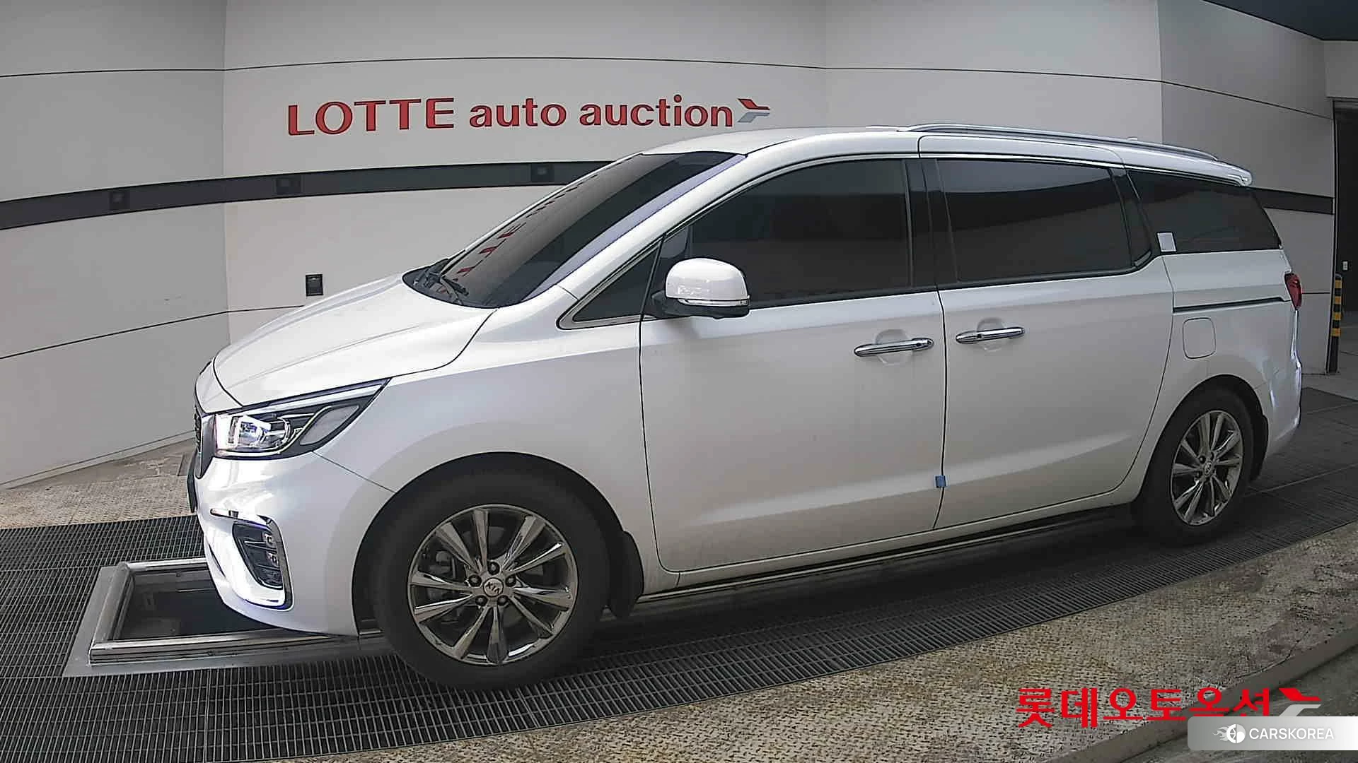 Kia Carnival Limousine 2020 Snow White Pearl (optional) из Кореи, фото 3