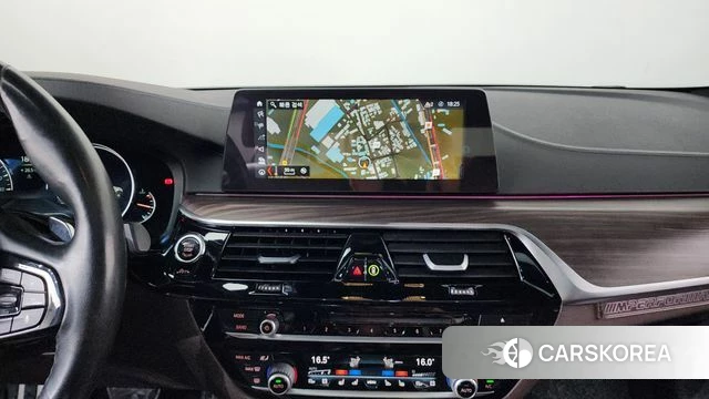 BMW 5 Series (G30) 2018 Белый из Кореи, фото 3