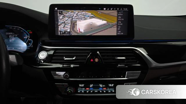 BMW 5 Series (G30) 2022 Серебристо-серый из Кореи, фото 3