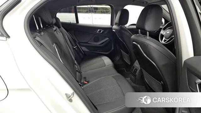 BMW 1 Series (F40) 2023 Белый из Кореи, фото 3