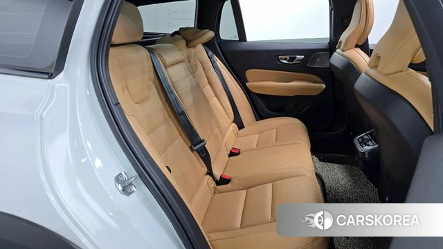 Volvo V60 Cross-Country 2nd Generation 2020 Белый из Кореи, фото 3