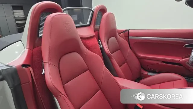 Porsche 718 Boxster 2024 Серебристо-серый из Кореи, фото 3