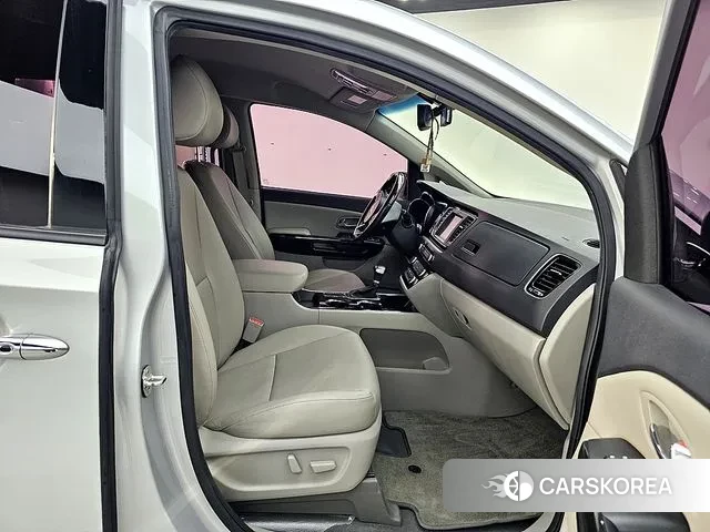 Kia The New Carnival 2019 Серебряный из Кореи, фото 3