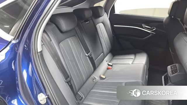 Audi e-Tron 2021 Синий из Кореи, фото 3