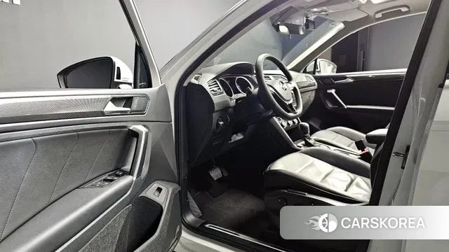 Volkswagen Tiguan second Generation 2018 Белый из Кореи, фото 3