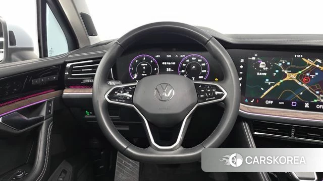 Volkswagen Touareg 3rd generation 2024 Серебряный из Кореи, фото 3