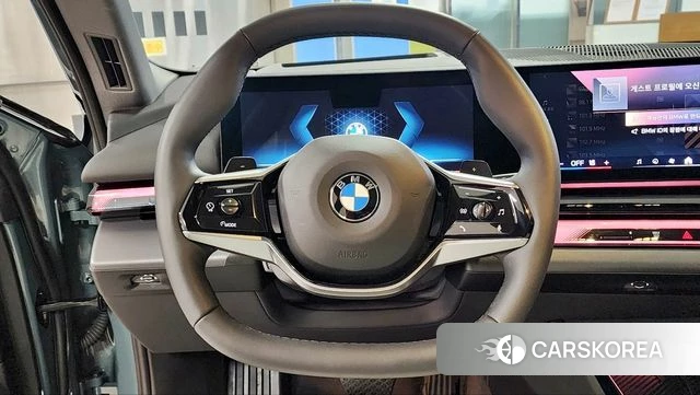BMW 5 Series (G60) 2025 Синий нефрит из Кореи, фото 3