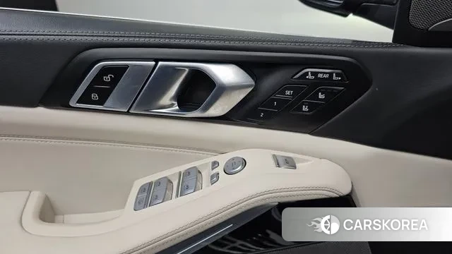 BMW X7 (G07) 2023 Черный из Кореи, фото 3