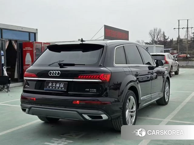 Audi Q7 2021 Черный из Китая, фото 3