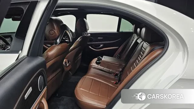 Mercedes-Benz E-Class W213 2023 Белый из Кореи, фото 3