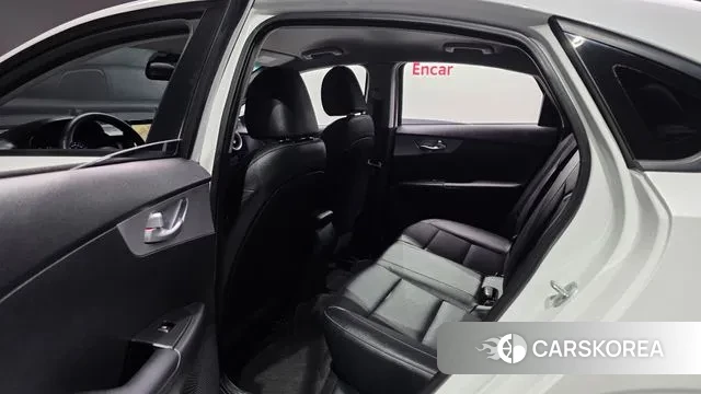 Kia The New K3 2nd generation 2022 Белый из Кореи, фото 3