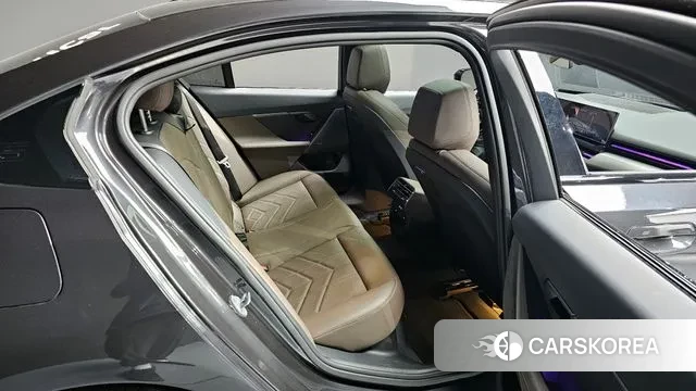 BMW 5 Series (G60) 2024 Серый из Кореи, фото 3