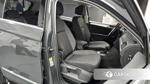 Volkswagen Tiguan second Generation 2018 Серый из Кореи, фото 3