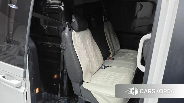 Hyundai Staria 2023 Белый из Кореи, фото 3