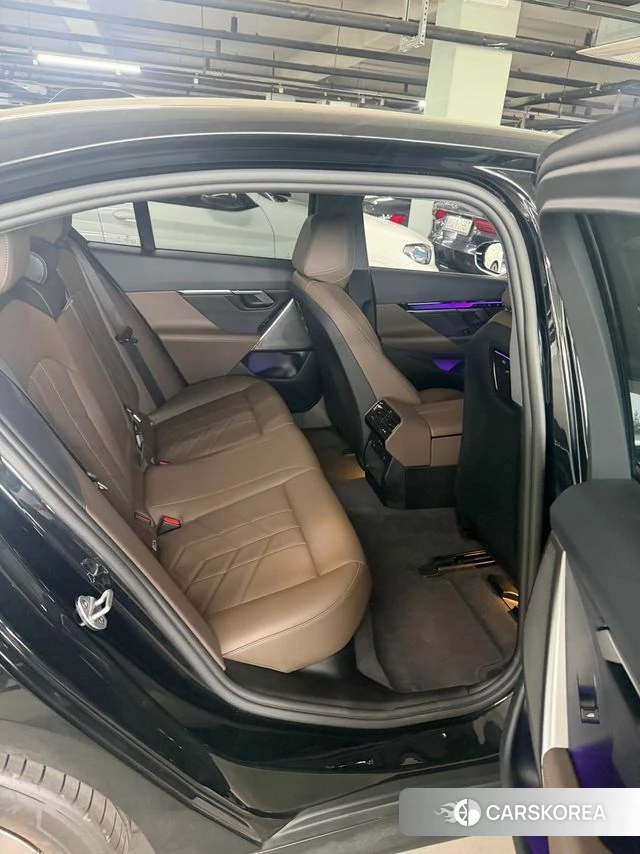 BMW 5 Series (G60) 2025 Черный из Кореи, фото 3