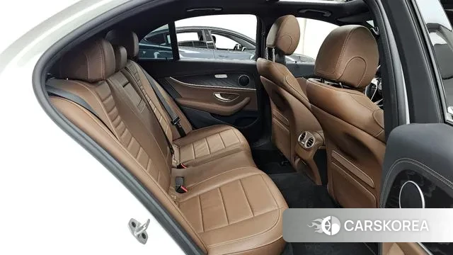 Mercedes-Benz E-Class W213 2022 Белый из Кореи, фото 3