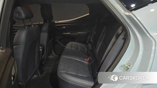 Chevrolet (GM Daewoo) Bolt EUV 2023 Светло-серебряный цвет из Кореи, фото 3