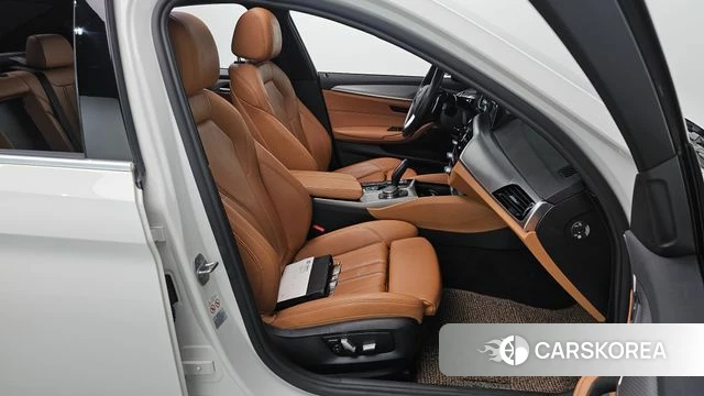 BMW 5 Series (G30) 2018 Белый из Кореи, фото 3