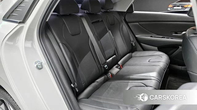 Hyundai Avante (CN7) 2021 Серебристо-серый из Кореи, фото 3