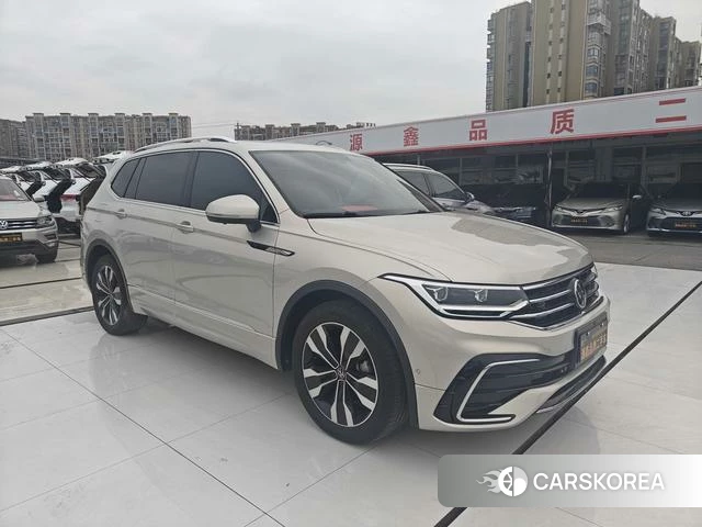 Volkswagen Tiguan L 2022 Шампань из Китая, фото 3