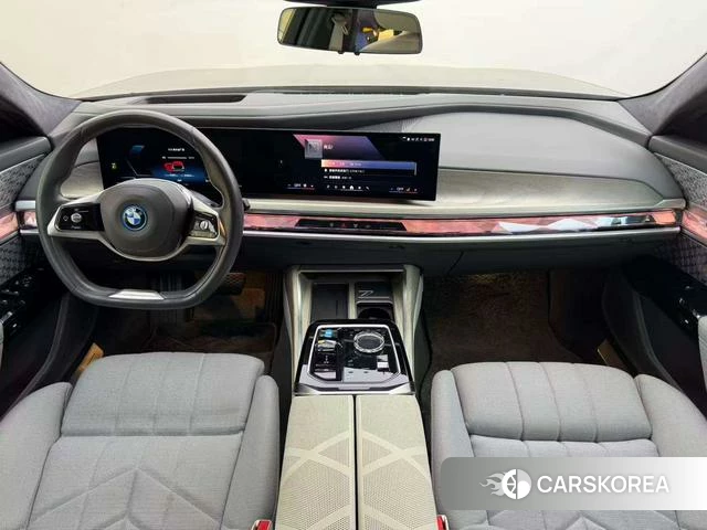 BMW i7 2023 Темно-серый из Китая, фото 3