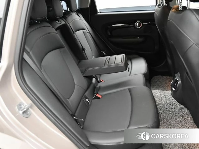 Mini Cooper Clubman 2023 Серебряный из Кореи, фото 3