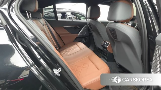 BMW 5 Series (G60) 2025 Черный из Кореи, фото 3