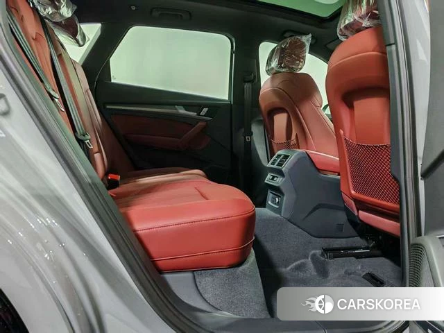 Audi Q5L 2026 Темно-серый из Китая, фото 3