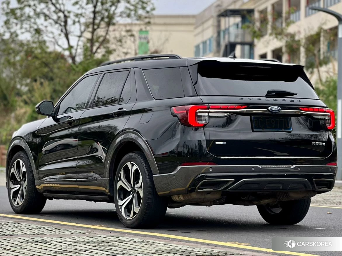 Ford Explorer 2022 Черный из Китая, фото 3
