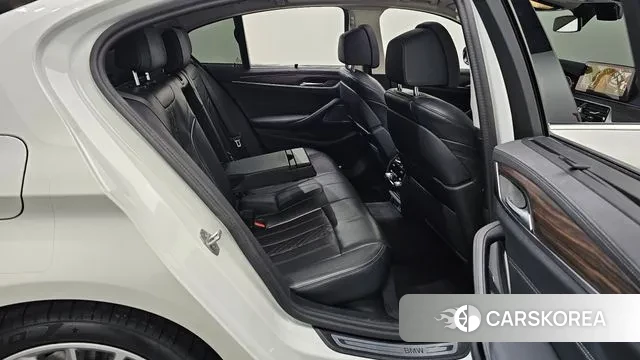 BMW 5 Series (G30) 2023 Белый из Кореи, фото 3