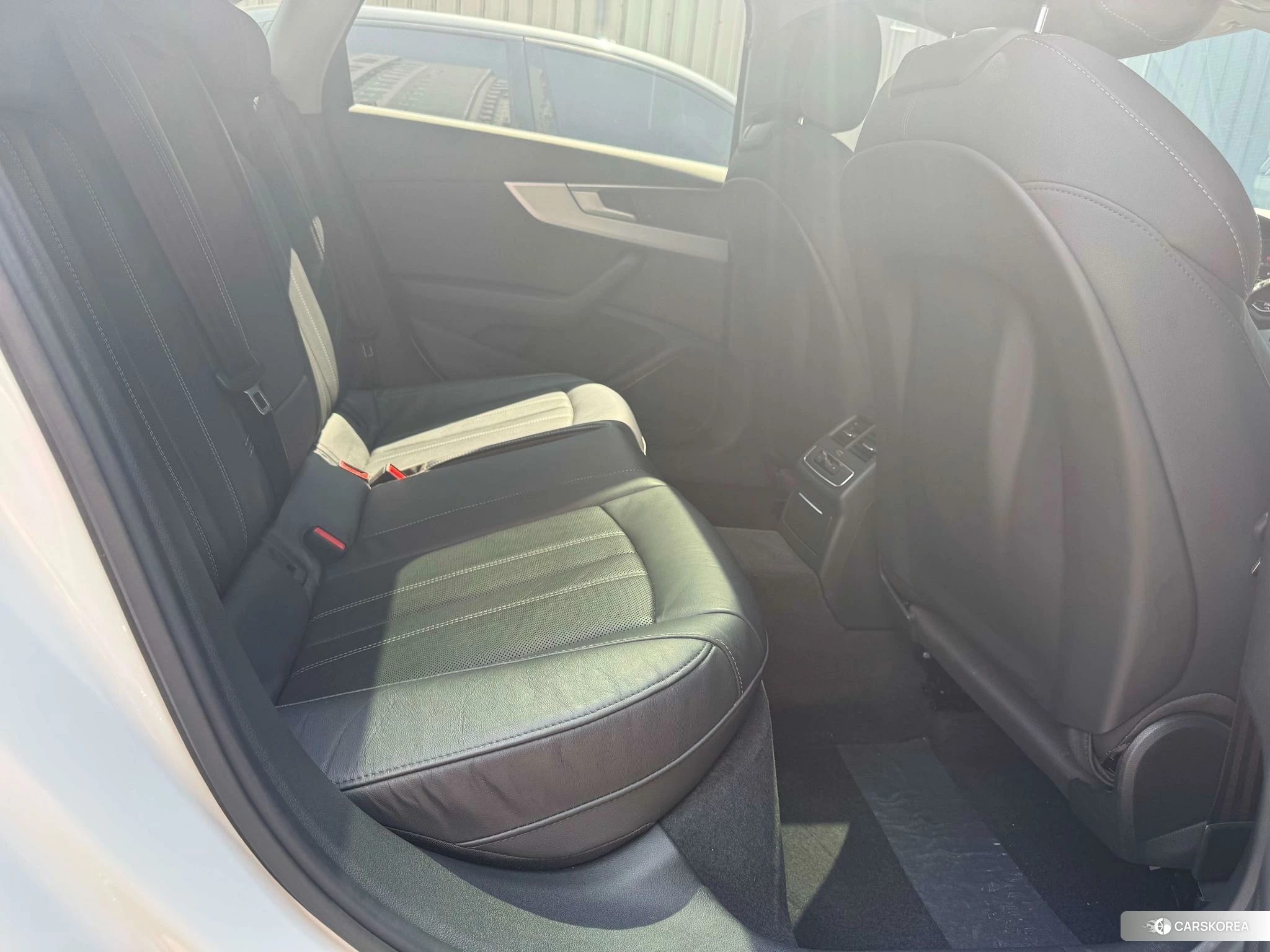 Audi A4L 2021 Белый из Китая, фото 3