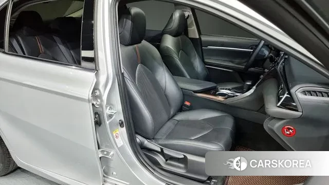 Toyota Camry (XV70) 2018 Серебряный из Кореи, фото 3