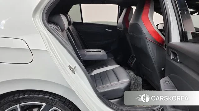 Volkswagen Golf 8th Generation 2024 Белый из Кореи, фото 3