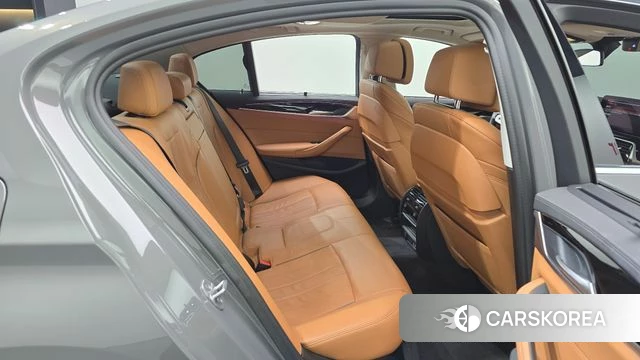 BMW 5 Series (G30) 2022 Серебристо-серый из Кореи, фото 3