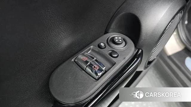 Mini Cooper 2024 Жемчужный цвет из Кореи, фото 3