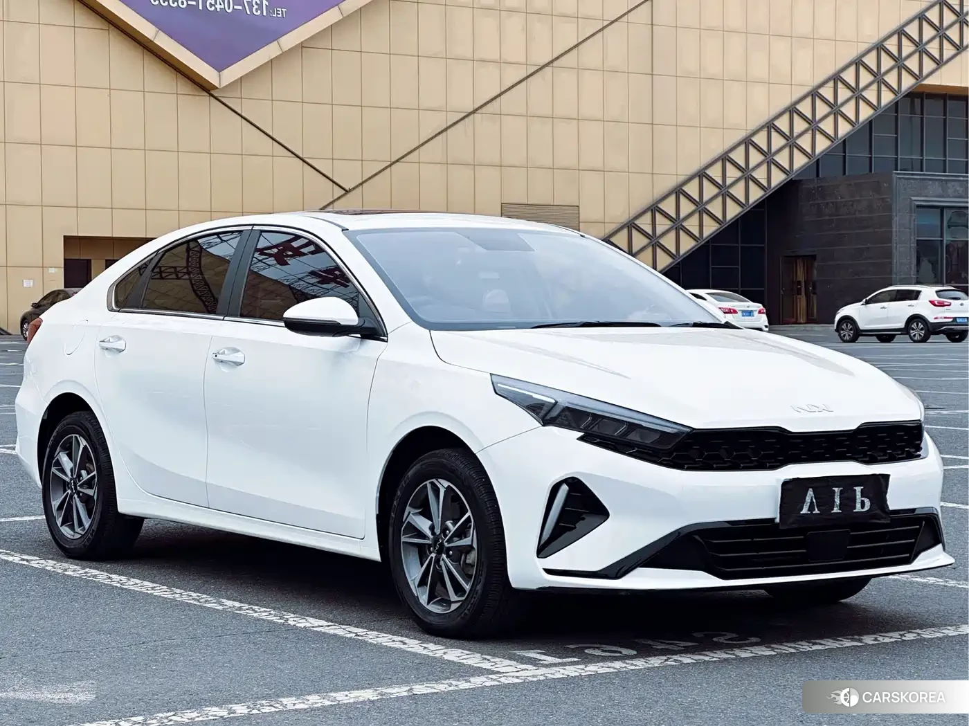 Kia K3 2023 Белый из Китая, фото 3
