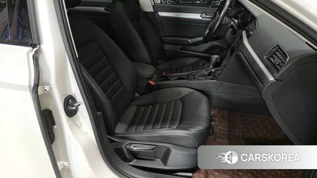 Volkswagen Lingdu 2021 Белый из Китая, фото 3