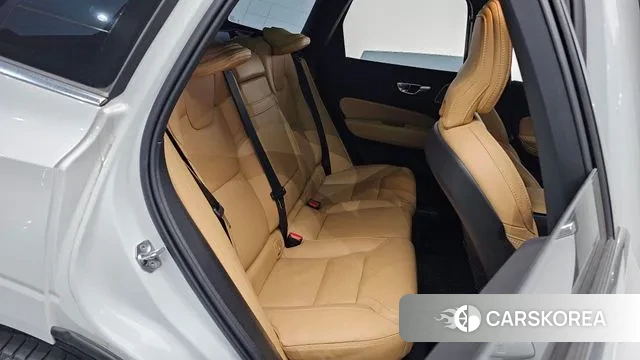 Volvo XC60 second Generation 2021 Белый из Кореи, фото 3