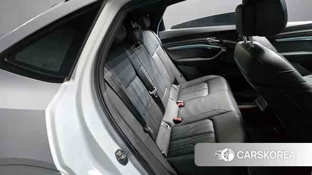 Audi e-Tron 2021 Белый из Кореи, фото 3