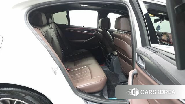 BMW 5 Series (G30) 2023 Белый из Кореи, фото 3