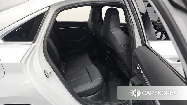 Audi A3 (8Y) 2023 Белый из Кореи, фото 3