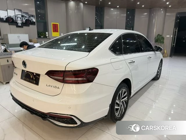 Volkswagen Lavida 2023 Белый из Китая, фото 3