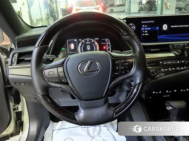 Lexus ES300h 7th generation 2019 Серебристо-серый из Кореи, фото 3