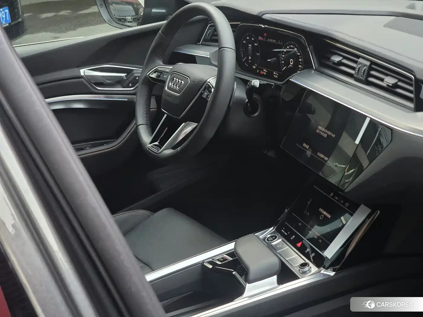 Audi e-tron 2026 Silver/gray из Китая, фото 3
