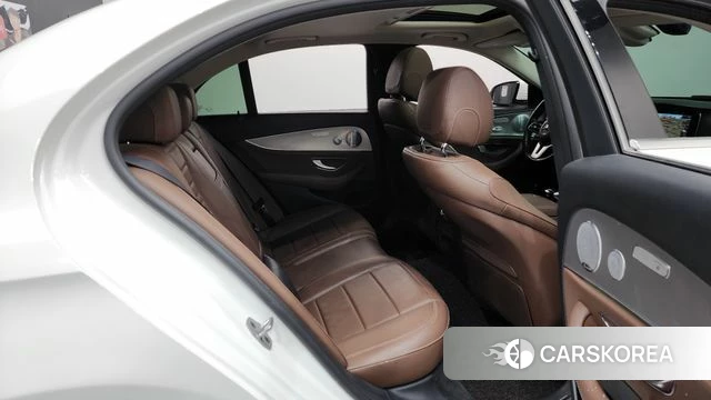 Mercedes-Benz E-Class W213 2018 Белый из Кореи, фото 3