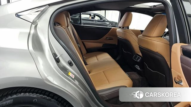 Lexus ES300h 7th generation 2019 Серебристо-серый из Кореи, фото 3