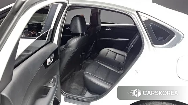 Kia The New K3 2nd generation 2021 Белый из Кореи, фото 3